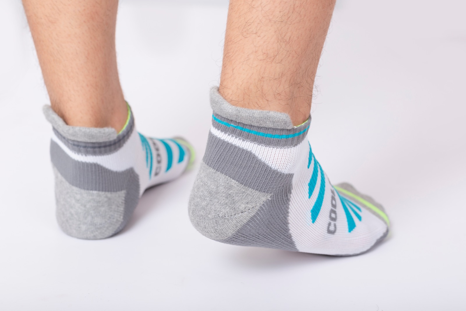 Thiết kế tất thể thao với phần đệm gót chân